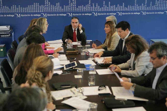 Junta de gobierno local de diputación presidida por Bendodo