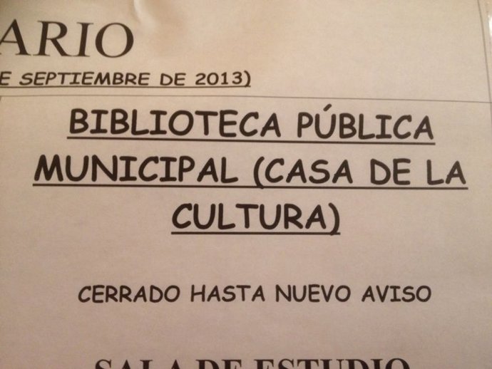 Cartel de la biblioteca pública de La Casa de la Cultura de Alcalá