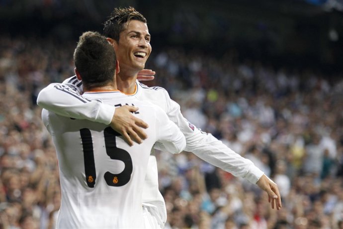 Cristiano Ronaldo, felicitado por Dani Carvajal