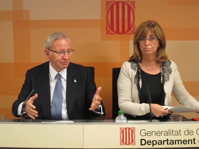 El pte de las Cámaras de Catalunya M.Valls y la consellera I.Rigau