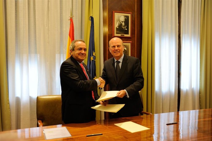 Firma del convenio entre el CSIC y la Generalitat sobre el Banco de Patentes