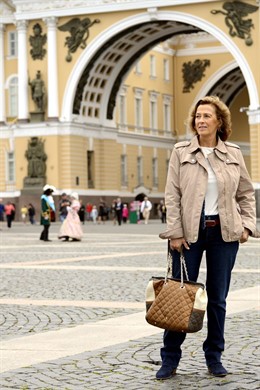 Julia Navarro publica 'Dispara, yo ya estoy muerto'                