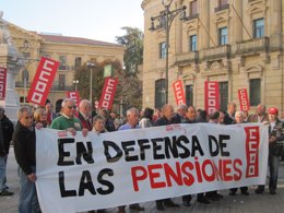 Concentración de CCOO en defensa de las pensiones.