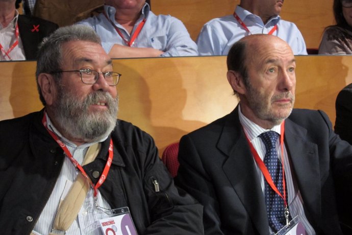 El secretario general del PSOE, Alfredo Pérez Rubalcaba y el líder de UGT, Cándi