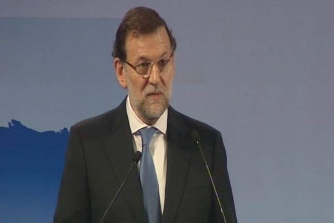 Rajoy avisa de que "es imposible sobrevivir" al margen
