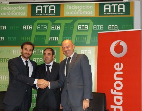 ATA y Vodafone firman un acuerdo de colaboración comercial para los autónomos as