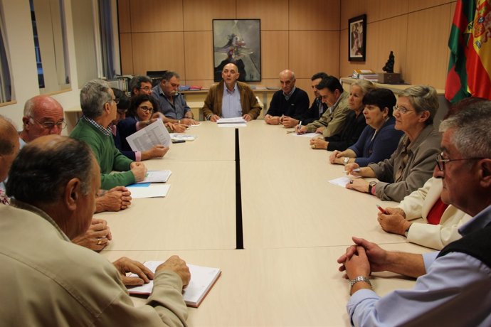 Reunión del concejal de Barrios con las asociaciones de la Unión Vecinal