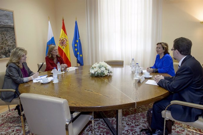 Reunión entre el Gobierno de Canarias y el de España