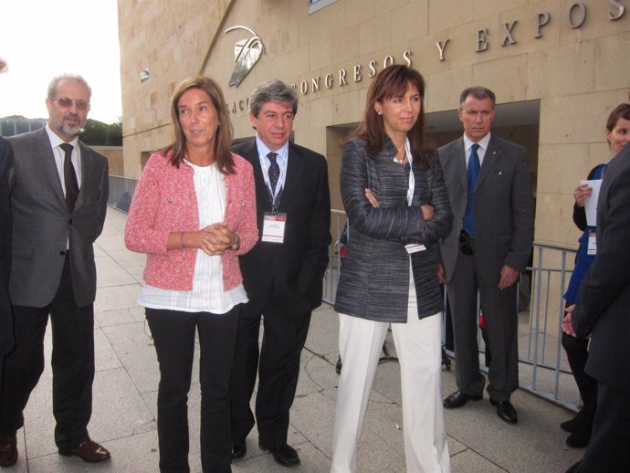 La ministra de Sanidad accede al Palacio de Congresos de Salamanca