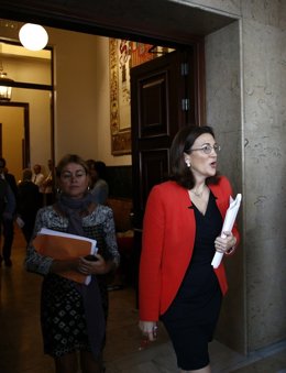 Soraya Rodríguez, portavoz socialista, abandonando el Congreso