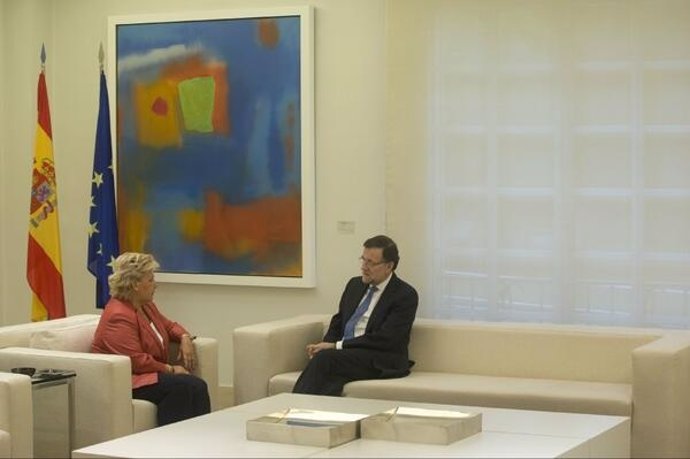 Rajoy con la presidenta de la AVT, Ángeles Pedraza