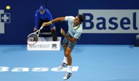 Federer remonta a Istomin para alcanzar los cuartos de final en Basilea