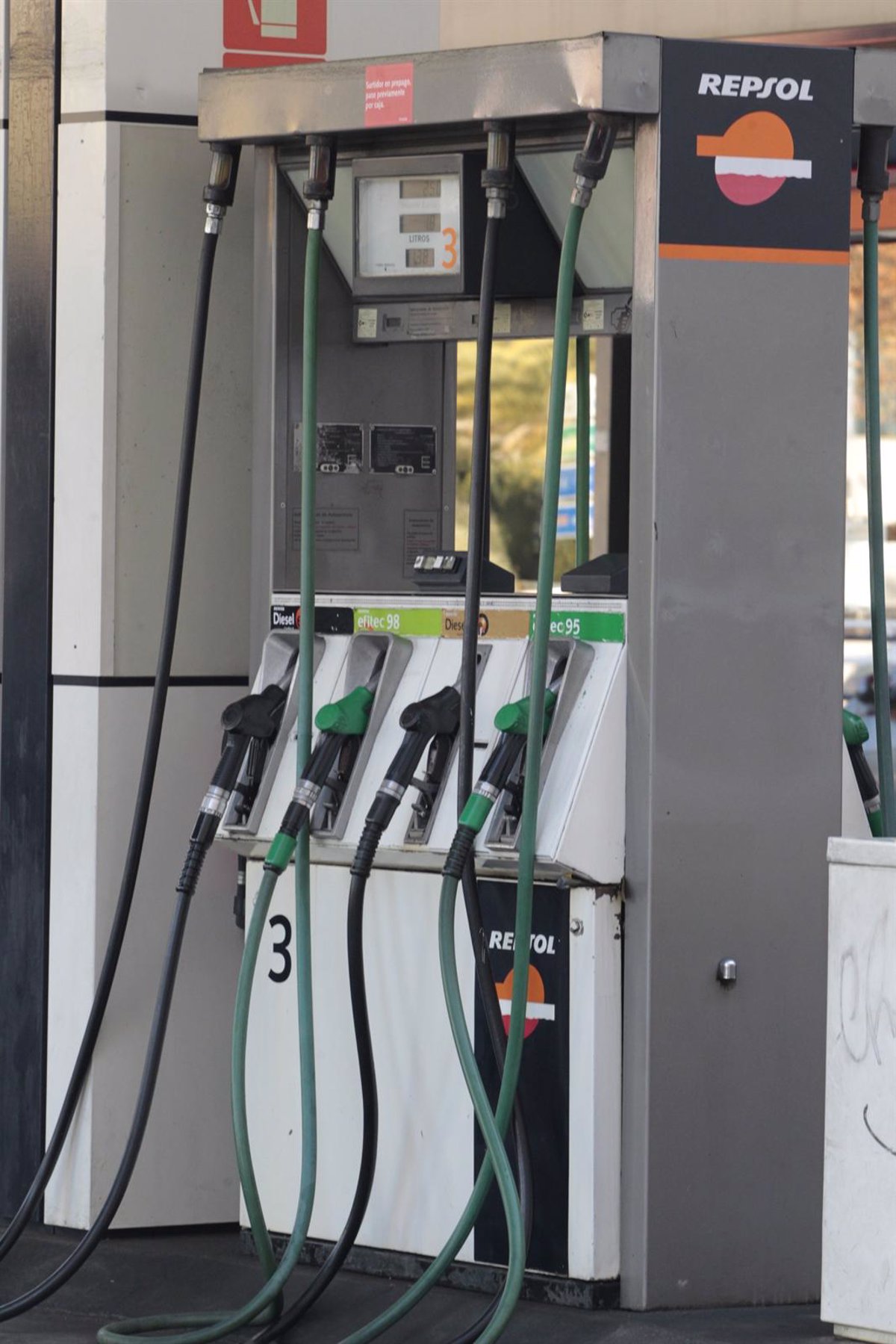 around-50-of-gas-stations-in-lebanon-don-t-have-a-license-blog-baladi