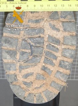 Suela de una bota propiedad del detenido.