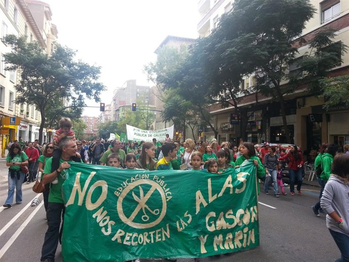 Padres y alumnos del 'Gascón y Marín' encabezan la marcha