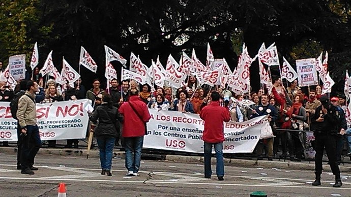 Trabajadores de USO frente al Senado