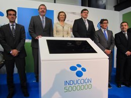 Acto de conmemoración de la placa de inducción cindo millones.