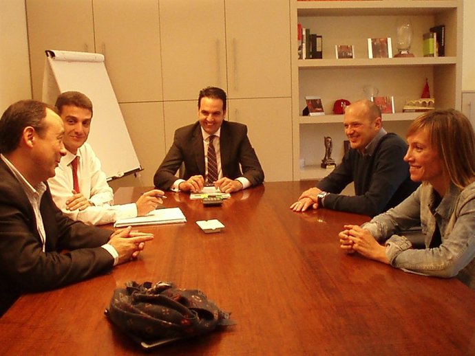 Bravo, Oto, el consejero Alli, Villar y Aldaya durante la reunión.