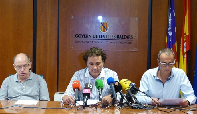 Bartomeu Isern (en el centro)