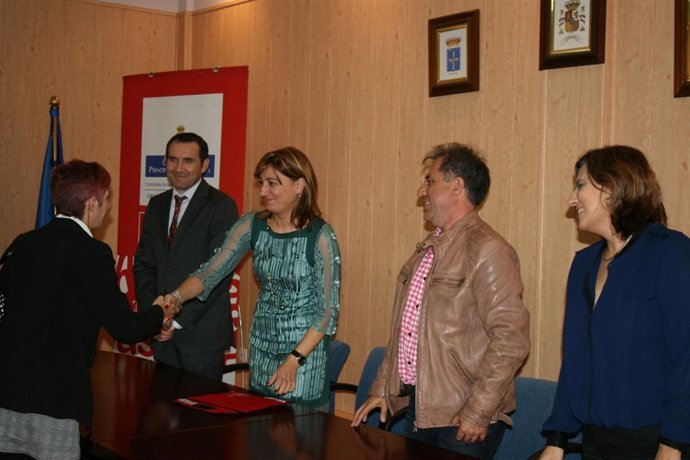 Entrega de viviendas en Bimenes