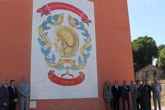 Mural de cerámica de Muel en el Centro Universitario de Defensa