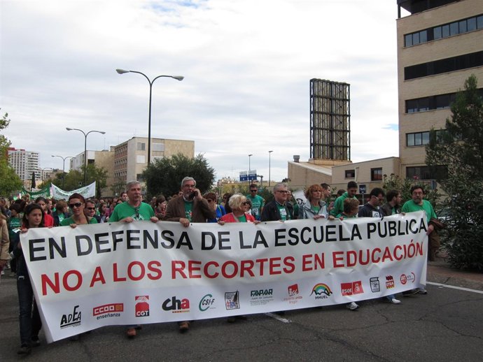 Manifestación en Zaragoza en la jornada de huelga en Educación