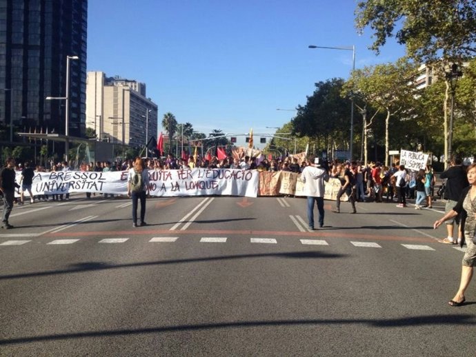 Estudiantes cortan la Diagonal contra la Lomce y los recortes