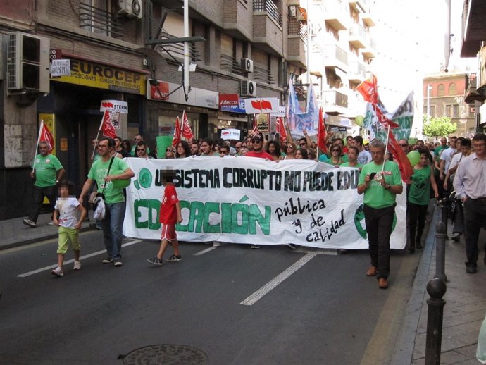 Imagen de la manifestación de estudiantes en la huelga general del 24 de octubre