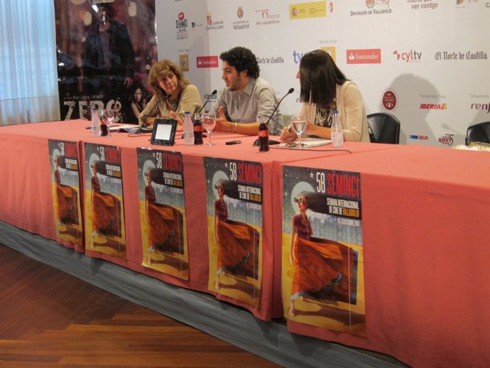 Bouab, en el centro, presenta 'Zero' en la 58 Seminci