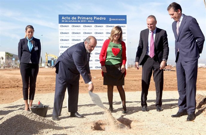 Acto de primera piedra de la nueva planta de Obeikan MDF en Alzira