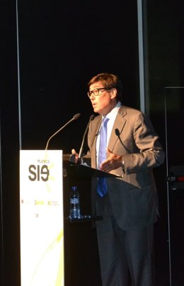 Arturo Aliaga en la apertura del Salón