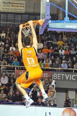 El Jugador Del Fuenlabrada Adrián Laso