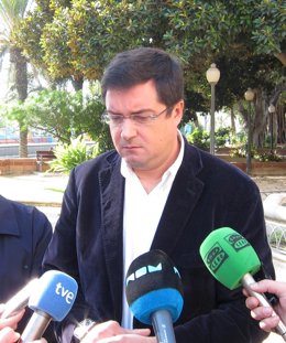 López atiende a los medios en Alicante