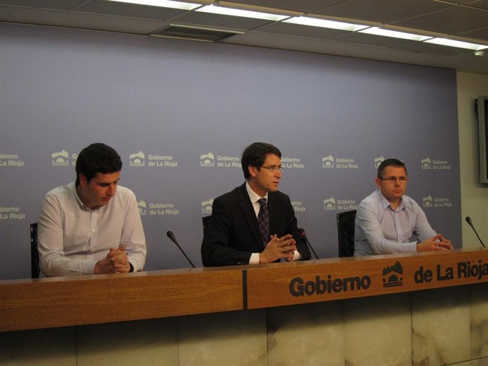 Capellán, Bengoa y Esteban, en la rueda de prensa