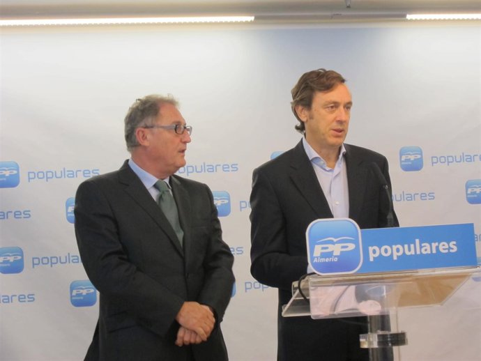 Hernando comparece en rueda de prensa en Almería