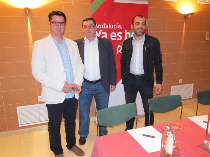 Centella, entre García y Mariscal