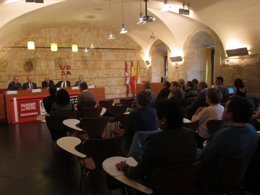 Mesa redonda en la UPSA