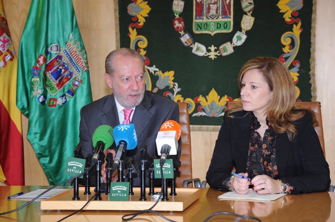 Villalobos en rueda de prensa.