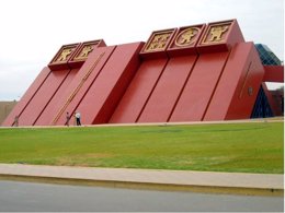 Museo de Las Tumbas Reales del Señor de Sipán en  Lambayeque