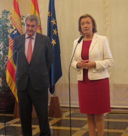 Rudi y Posada en su comparecencia ante los medios en el edificio Pignatelli