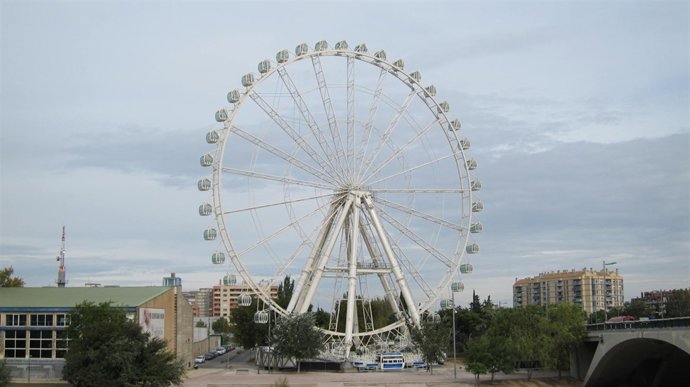 Noria junto al Puente de Santiago de Zaragoza