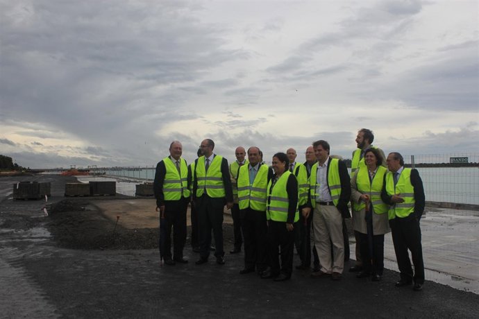 Visita de Autoridad Portuaria de Huelva al paseo de la Ría.