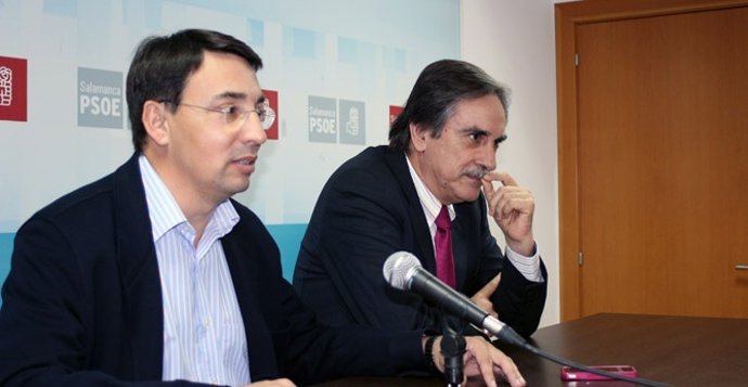 El socialista salmantino Fernando Pablos, junto al ex ministro Valeriano Gómez 