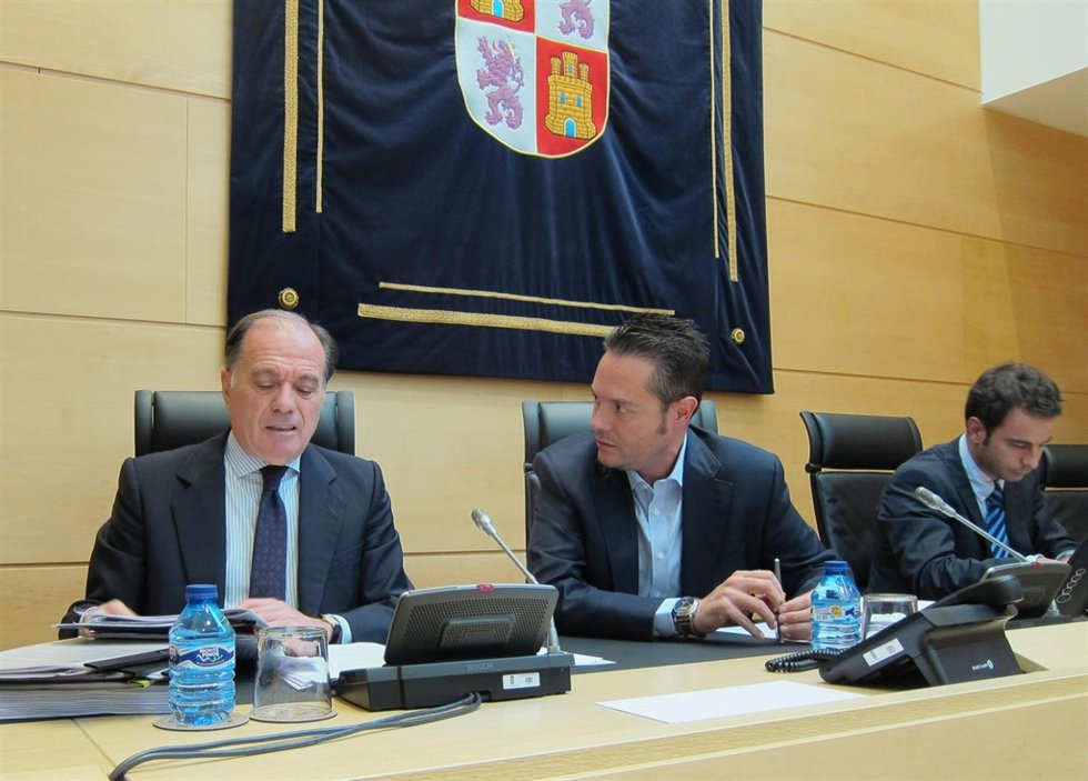 Tomás Villanueva, durante su comparecencia en las Cortes regionales