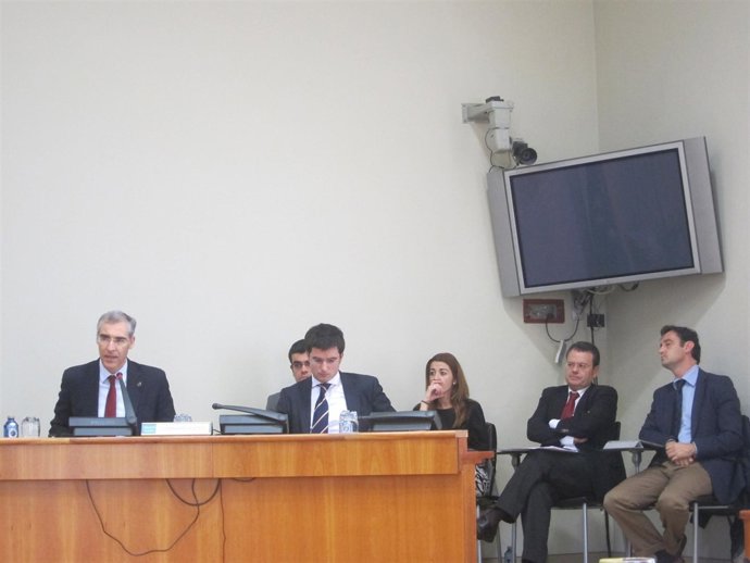 El conselleiro Francisco Conde en Comision parlamentaria