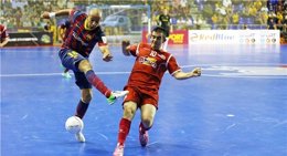 Ari marca el primero para el Barça