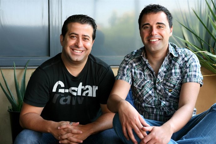Los escritores Ricard Ruiz Garzón y Àlex Hinojo