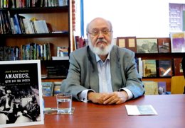 José Luis Cuerda durante la presentación del libro  'Amanece que no es poco'