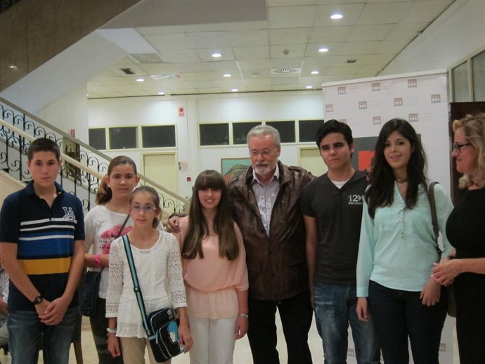 Maeztu, junto a los integrantes del 'E-foro de Menores' que le va a asesorar