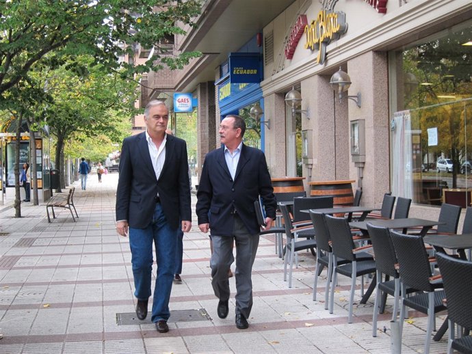 González Pons junto a Enrique Martín de Marcos en Pamplona